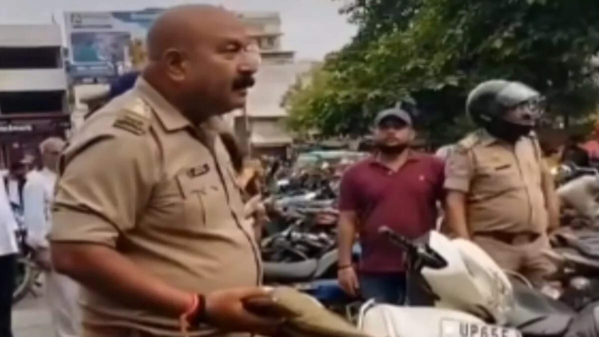 थाना परिसर में ASI और वकील के बीच तीखी बहस, वीडियो में देंखे सरकारी शिक्षक के जमानत मामले ने पकड़ा तूल