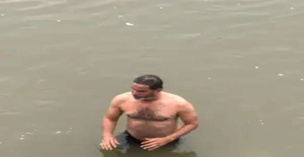 बिहार : जन सुराज के संस्थापक प्रशांत किशोर ने तोड़ा अनशन, गंगा में लगाई डुबकी