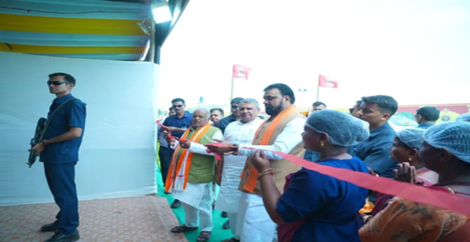 बिहार: वैदिक मंत्रों के उच्चारण, शंखनाद और पारंपरिक ध्वजारोहण के साथ मलमास मेला शुरू, सीएम सम्राट चौधरी ने किया शुभारम्भ