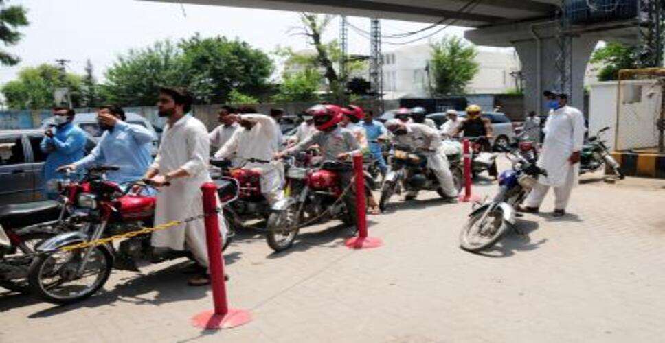 पाकिस्तान की अर्थव्यवस्था के लिए बढ़ा जोखिम, तेल बाजार में अनिश्चितता और विदेशी मुद्रा मुख्य कारण