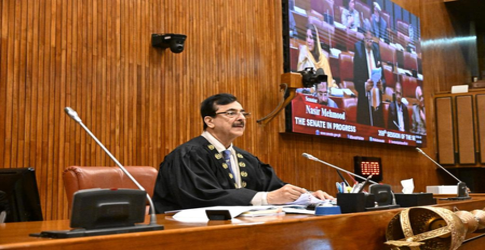 पाकिस्तान : जनता पर महंगाई की मार, सीनेट चेयरमैन सरकारी कोष से खरीद रहे लग्&zwj;जरी कार