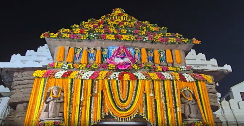 डोला पूर्णिमा के रंग में रंगे विदेशी पर्यटक, कल खेलेंगे होली