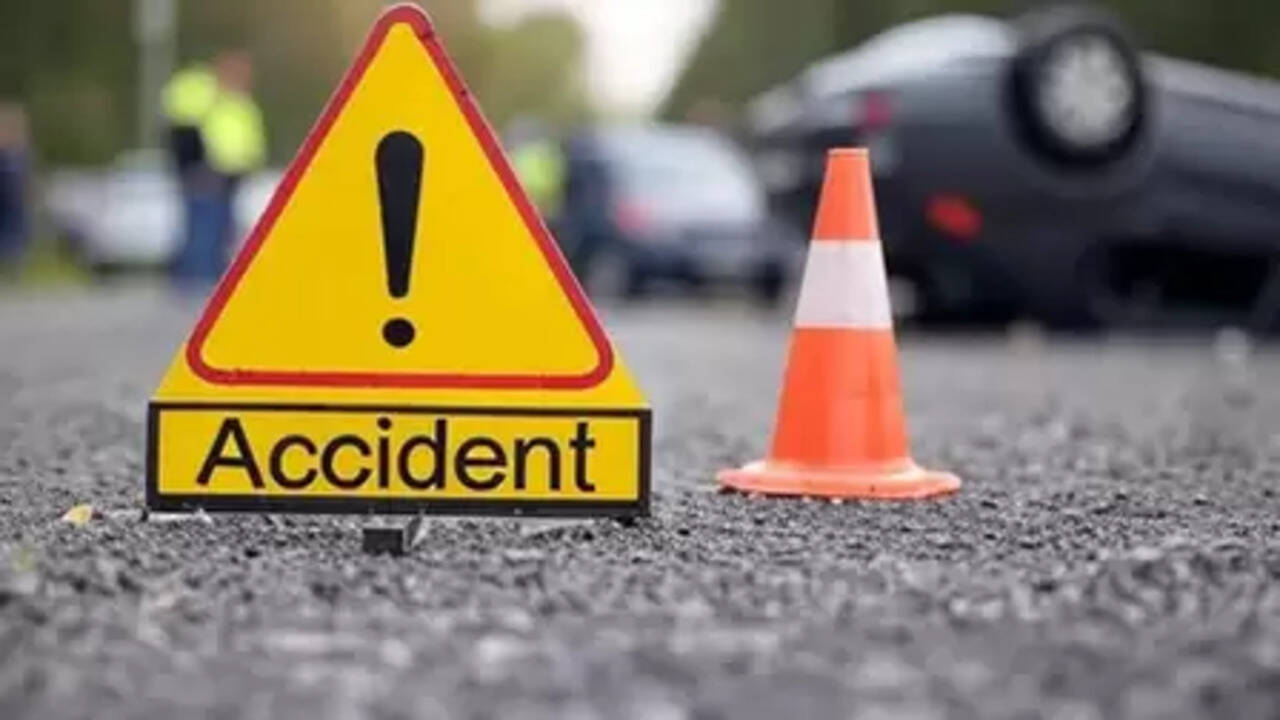 सतपुली में दर्दनाक हादसा: बोलेरो पर गिरा विशाल बोल्डर, एक की मौत, दो गंभीर घायल