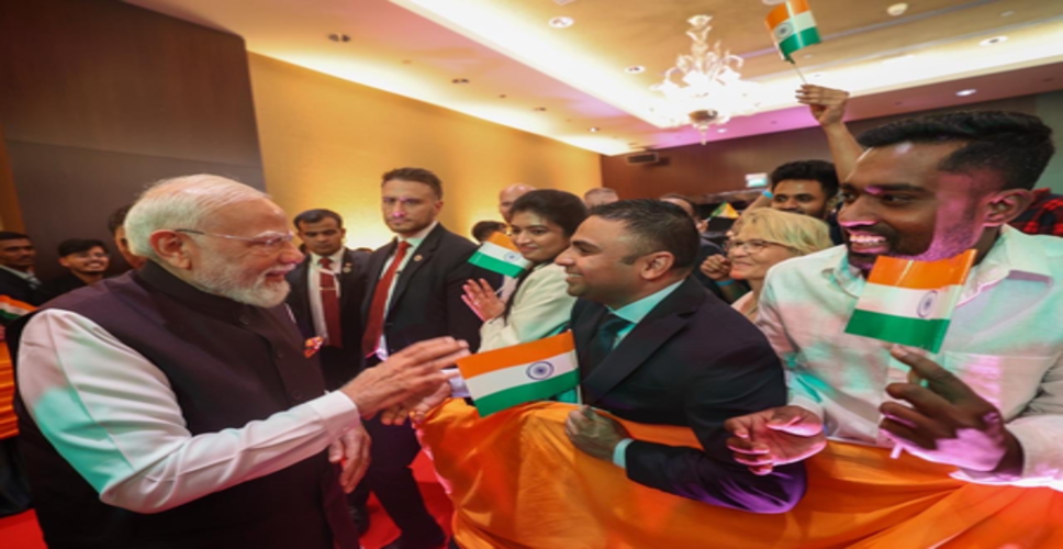 स्लोवाकिया में पीएम मोदी से मुलाकात पर भारतीय प्रवासी और स्लोवाक कलाकार बोले- 'उनसे मिलकर सम्मानित महसूस किया'