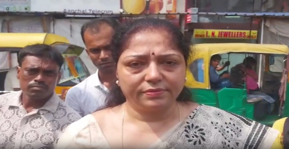 पश्चिम बंगाल : बस में फ्री सफर कर रहीं महिलाएं, भाजपा नेता ने कहा- एक महीने में पूरा किया वादा