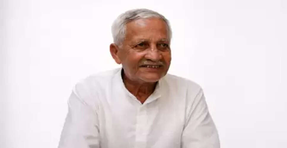 यादों में अदम : 'समय से मुठभेड़' करने वाला शायर, जिसने फाइलों में 'गांव का मौसम गुलाबी' देखा