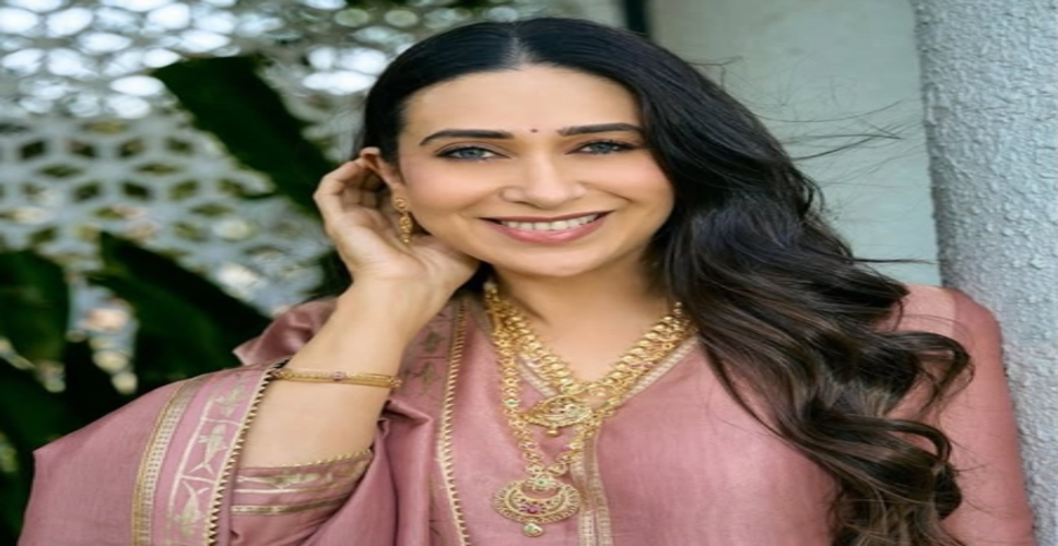 &lsquo;डफली वाले&rsquo; देखते ही भावुक हो जाती हूं, ऋषि कपूर को याद कर बोलीं करिश्मा कपूर