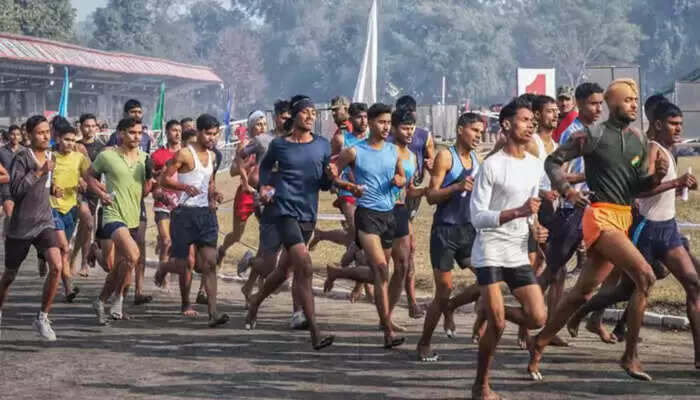 उदयपुर में कॉन्स्टेबल भर्ती 2025: वीडियो में जानें पीईटी-पीएसटी परीक्षा 8 से 10 दिसंबर तक, सुबह इतने बजे से होगी शुरुआत