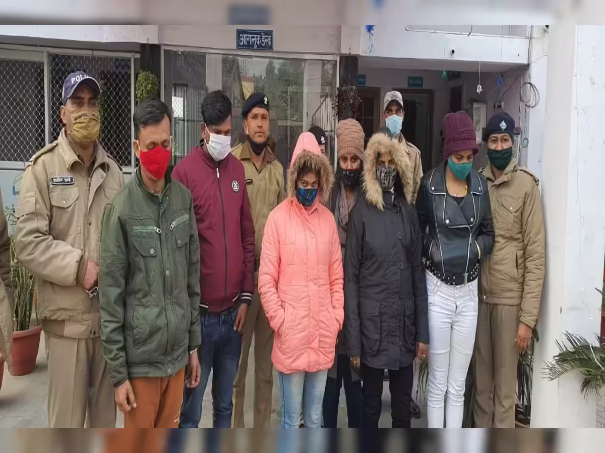 राजस्थान का युवक, यूपी हरियाणा मेघालय से लाया लड़कियां, कंडोम और शराब, एक्सक्लुसीव फुटेज में देखें देहरादून में प्राइवेट स्कूल के पीछे सेक्स रैकेट का खुलासा