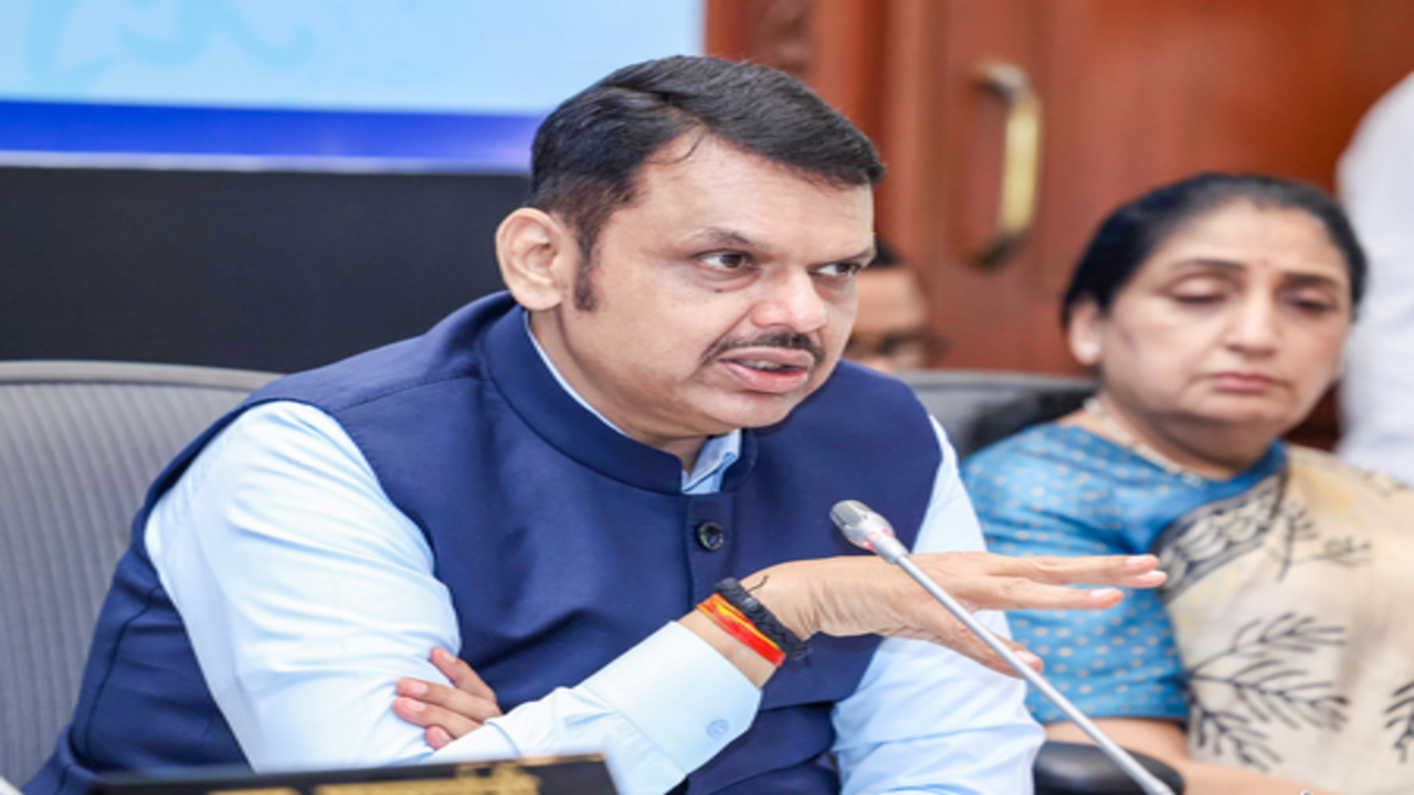 महाराष्ट्र में हम ड्रग्स के मामले में जीरो-टॉलरेंस पॉलिसी अपना रहे हैं: सीएम फडणवीस