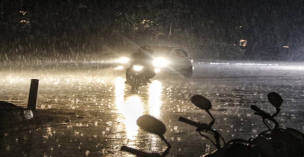 ओलावृष्टि और तेज बारिश से मध्य प्रदेश में तबाही, किसानों की फसलें बर्बाद