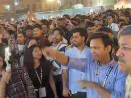वीडियो में देंखे जेईसीआरसी यूनिवर्सिटी के यूथ फेस्ट ‘जेयू रिदम 2026’ का समापन फरहान अख्तर के लाइव कॉन्सर्ट से