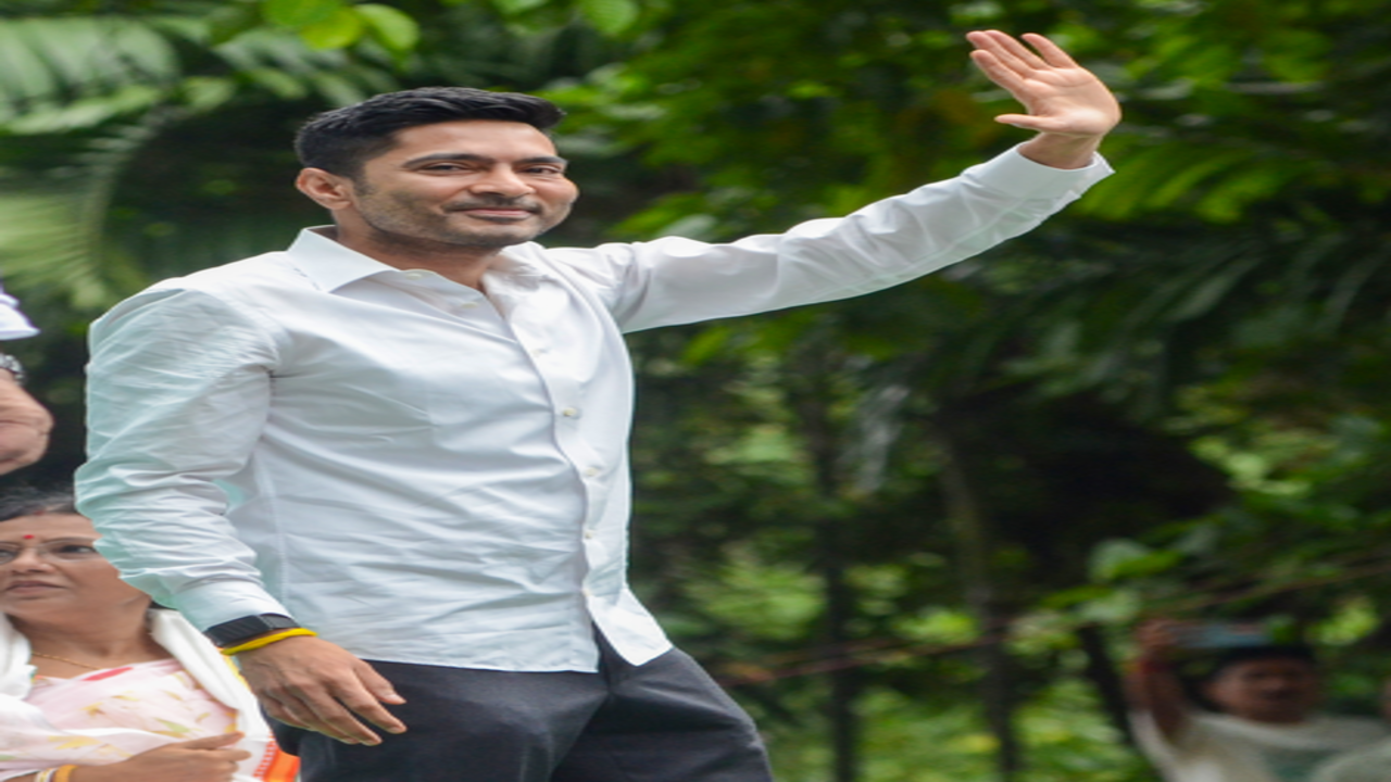 बैंक खाता फ्रीज होने के मामले को अभिषेक बनर्जी ने कलकत्ता हाईकोर्ट में दी चुनौती