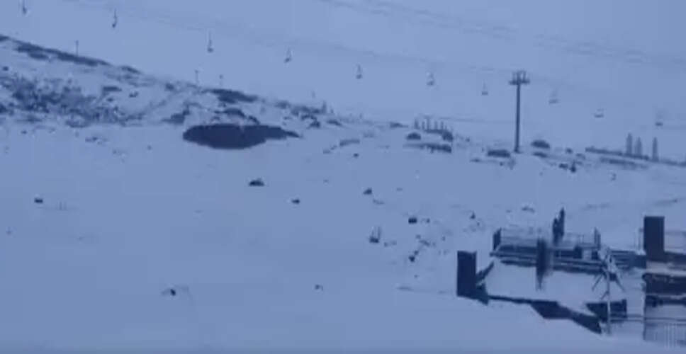 कश्मीर में चिल्लई कलां की शुरुआत के साथ सीजन की पहली बर्फबारी