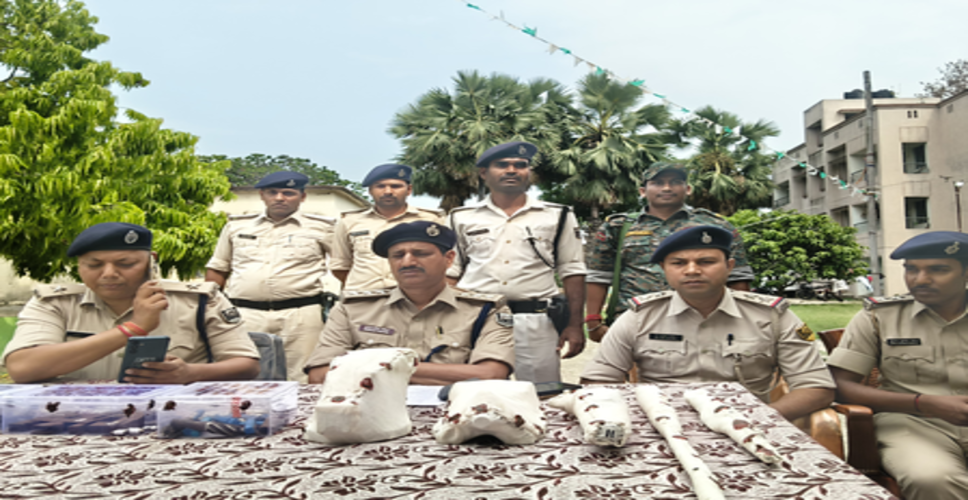 बिहार : बांका में अवैध हथियार फैक्ट्री का भंडाफोड़, पिस्टल व उपकरणों के साथ एक गिरफ्तार