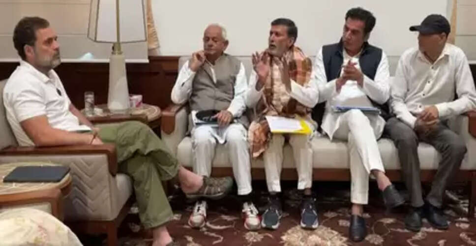 राहुल गांधी ने दिल्ली देहात के प्रतिनिधियों से की मुलाकात, सरकार पर गरीबों का हक छीनने का आरोप लगाया