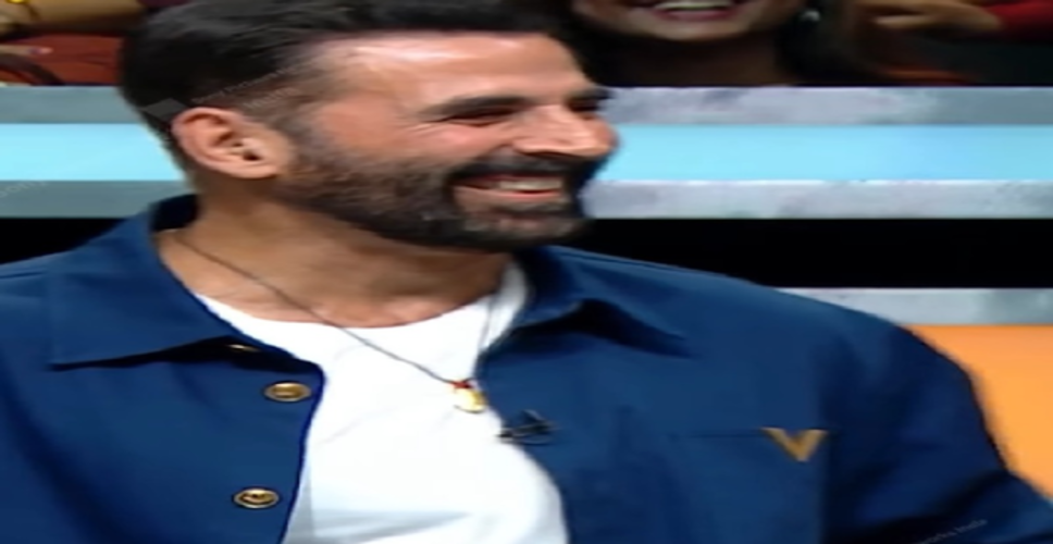 'व्हील ऑफ फॉर्च्यून' के सेट पर अक्षय कुमार हुए शर्म से लाल, एक लड़की ने कह दी ऐसी बात