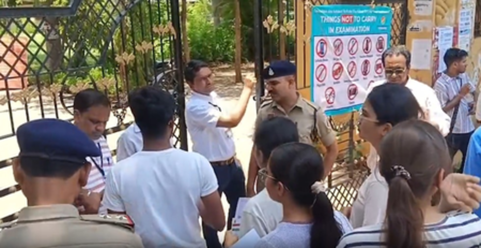 री-नीट यूजी 2026: परीक्षा देने पहुंचे छात्रों ने कहा-अब सब कुछ परीक्षा के परिणाम पर करेगा निर्भर