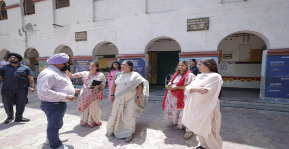 सीएम रेखा गुप्ता का स्कूल निरीक्षण, फायर ऑडिट से लेकर साफ-सफाई तक जांच के निर्देश