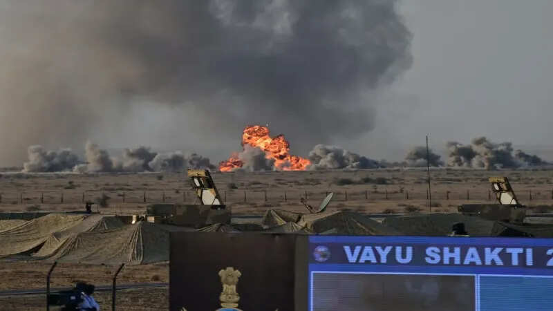 भारत-पाकिस्तान सीमा के पश्चिमी मरुस्थल में वायु योद्धाओं का दमदार प्रदर्शन, आकाश में गूंजा युद्धक गर्जना