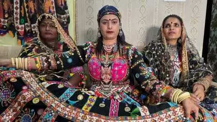 राजस्थान में कालबेलिया डांस की गरिमा पर संकट? वीडियो में देखें कालबेलिया ड्रेस पहन कर रहे आइटम सॉन्ग, सोर्ट में परोस रहे शराब