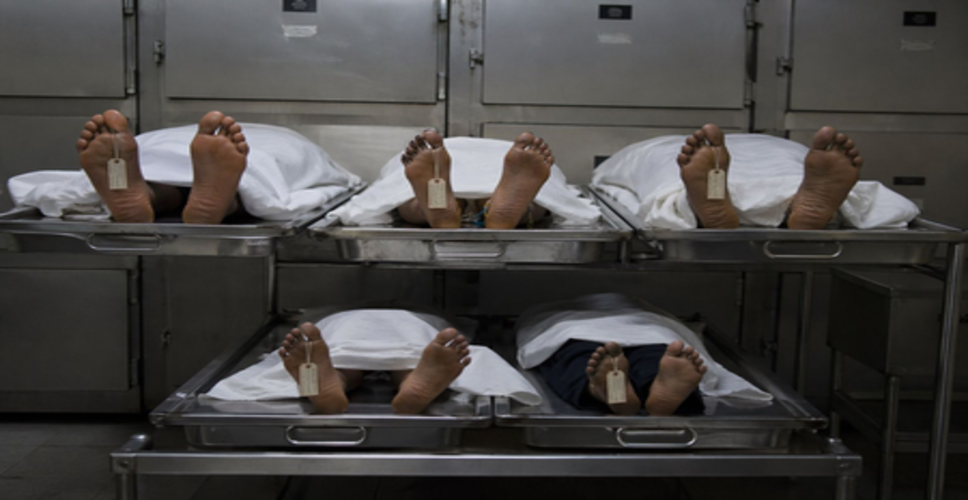 आंध्र प्रदेश: पत्नी और मां की हत्या के बाद ट्रेन के आगे कूदा शख्स, बचाने पहुंचे दो बच्चों की भी मौत