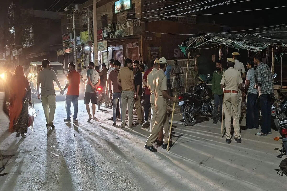 पोकरण में युवकों पर हमला, मारपीट का मामला दर्ज; थाने के बाहर जुटी भीड़, गिरफ्तारी की मांग