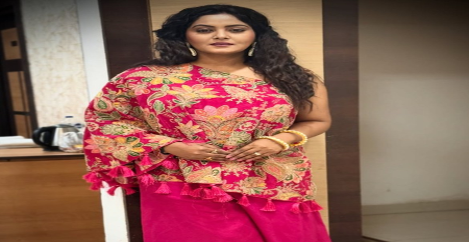 समाज की कुरीतियों को आईना दिखाती 'चिरैया', अंजना सिंह ने की जमकर तारीफ