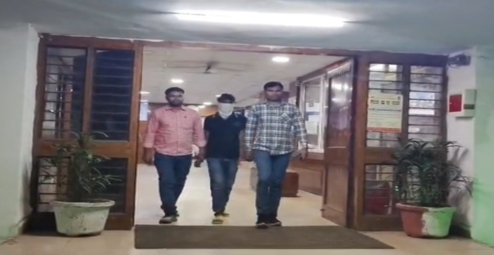 दिल्ली पुलिस की गिरफ्त में आया शातिर चोर, पैरोल पर रहते हुए भी वारदातों को दे रहा था अंजाम