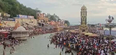 हरिद्वार : श्रद्धालुओं ने गंगा दशहरा पर स्नान के बाद सुख-शांति की कामना की