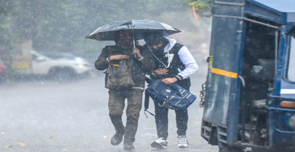 यूपी में तूफान और भारी बारिश से दो दिनों में 24 लोगों की मौत, सीएम योगी ने दिया मदद का भरोसा