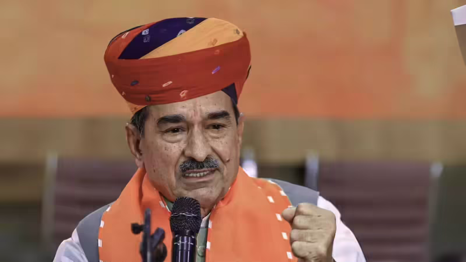 वीडियो में देखें सेन समाज पर टिप्पणी मामले में बीजेपी प्रदेशाध्यक्ष मदन राठौड़ ने मांगी माफी, विवाद शांत करने की कोशिश