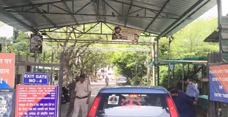 दिल्ली: कड़कड़डूमा कोर्ट में लगी आग, दमकल विभाग ने कड़ी मशक्कत के बाद पाया काबू