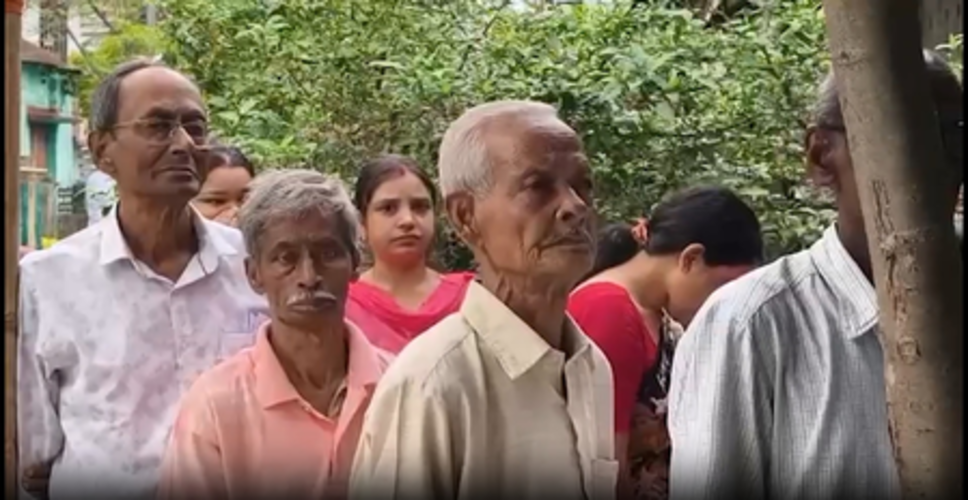 'सभी चाहते हैं बंगाल में एक अच्छी सरकार चुनकर आए', वोटिंग के बीच मतदाताओं की राय