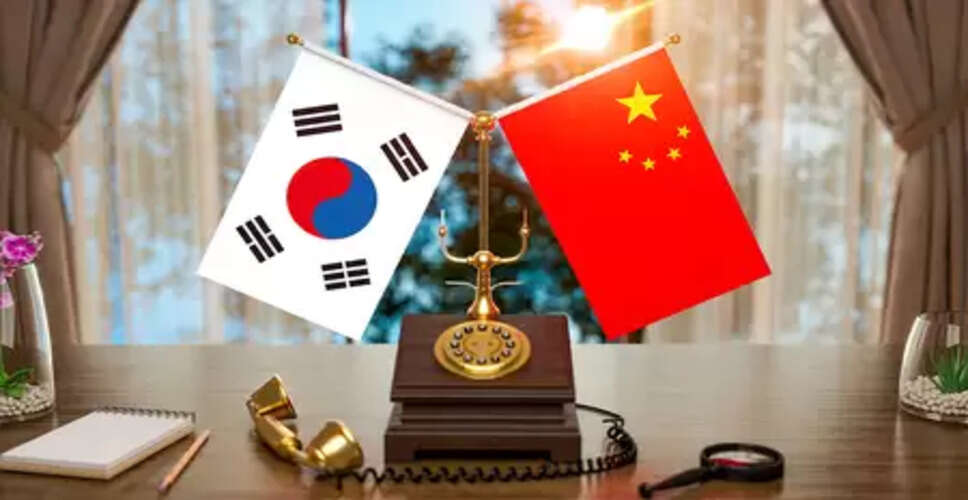 वांग यी ने दक्षिण कोरियाई विदेश मंत्री के साथ फोन पर बातचीत की