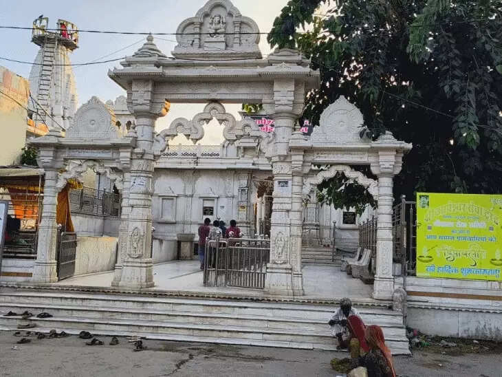 यहां शिवलिंग नहीं, साक्षात मूर्ति रूप में विराजे हैं महादेव, हल की नोक से प्रकट हुए थे आपेश्वर महादेव