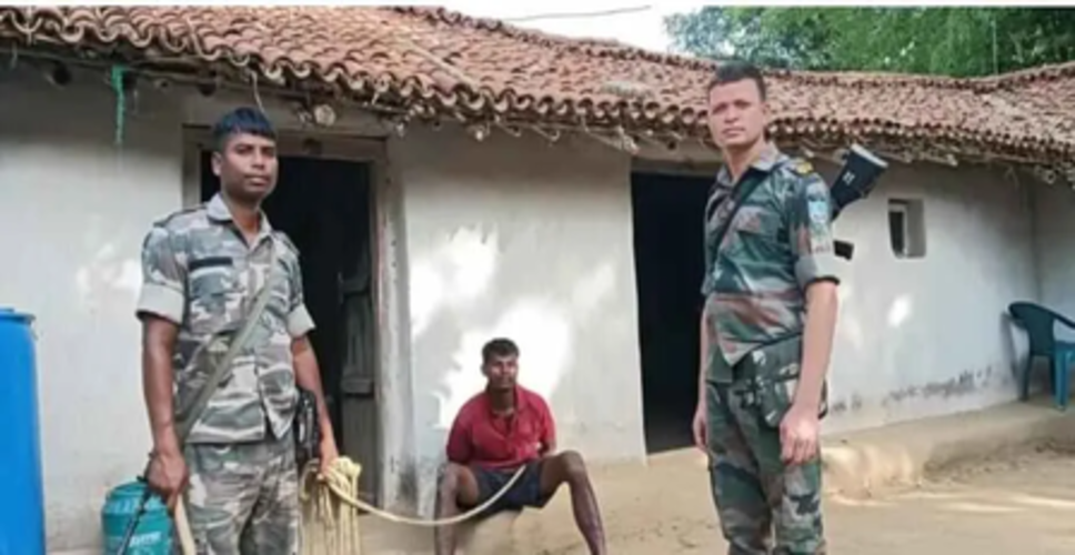 झारखंड : लोहरदगा में सनकी युवक ने कुल्हाड़ी से की पिता-पत्नी की हत्या, हमले में तीन वर्षीय बेटी भी गंभीर