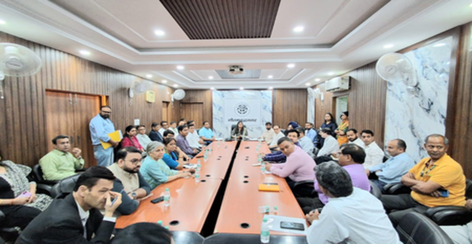 श्रमिकों के बेहतर स्वास्थ्य के लिए प्रशासन सक्रिय, डीएम ने निजी अस्पतालों के साथ की अहम बैठक