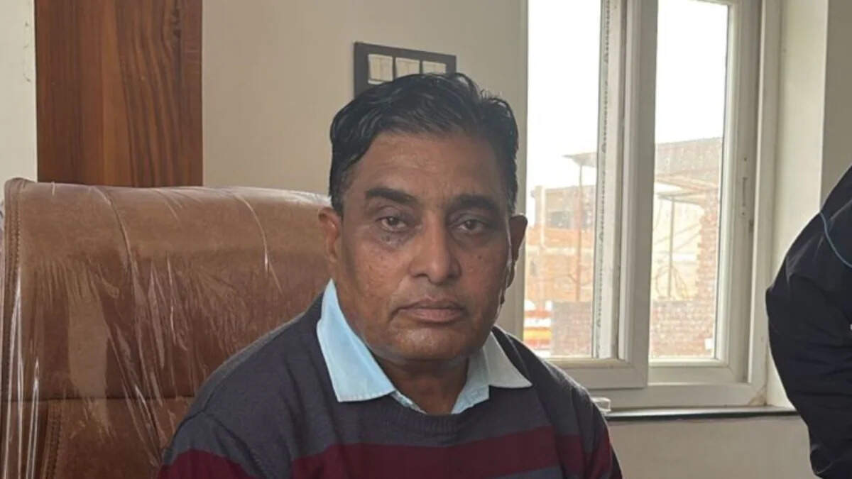 वीडियो में देखें सवाई माधोपुर में ACB ने 25 हजार रुपए रिश्वत लेते सरकारी चिकित्सा अधिकारी को रंगे हाथ पकड़ा