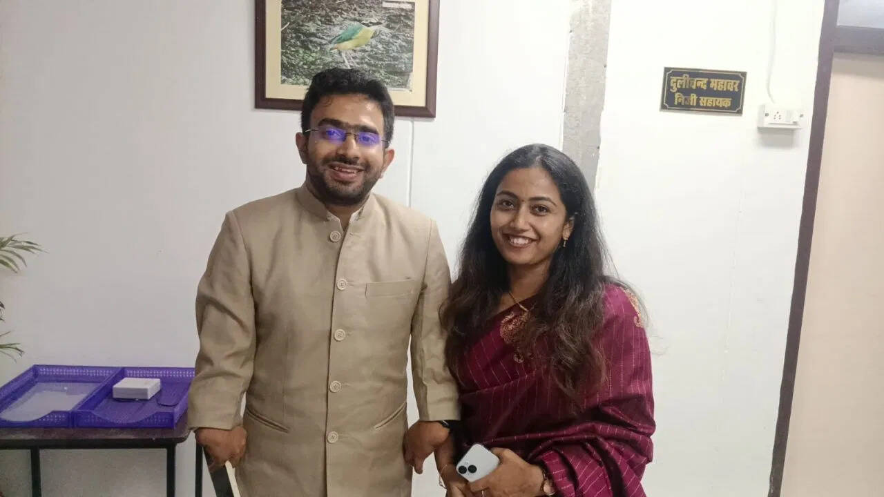 सादगी के बीच IAS अधिकारियों माधव भारद्वाज और अदिति वासने ने रजिस्टर्ड मैरिज की अलवर में