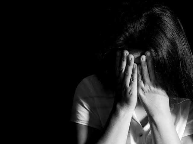 लिफ्ट के बहाने कार में बैठाया, वीडियो में देंखे चलती गाड़ी में महिला से छेड़छाड़; पुलिस को देखते ही आरोपी फरार