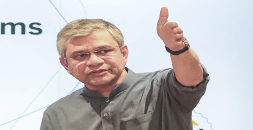 कई राज्&zwj;यों में कोच मरम्&zwj;मत और लाइन क्षमता बढ़ाने के ल&zwj;िए भारतीय रेल ने मंजूर क&zwj;िए 871 करोड़ रुपए