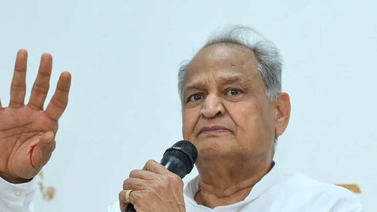 अशोक गहलोत ने कहा- सीएम भ्रामक भाषण दे रहे, दो दिन बाद भी नहीं बता रहे पचपदरा रिफाइनरी में दुर्घटना क्यों हुई