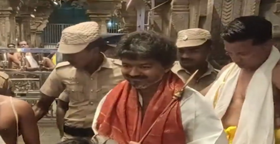 विजय ने 4 मई को होने वाली मतगणना से पहले तिरुचेंदूर मुरुगन मंदिर में की पूजा अर्चना