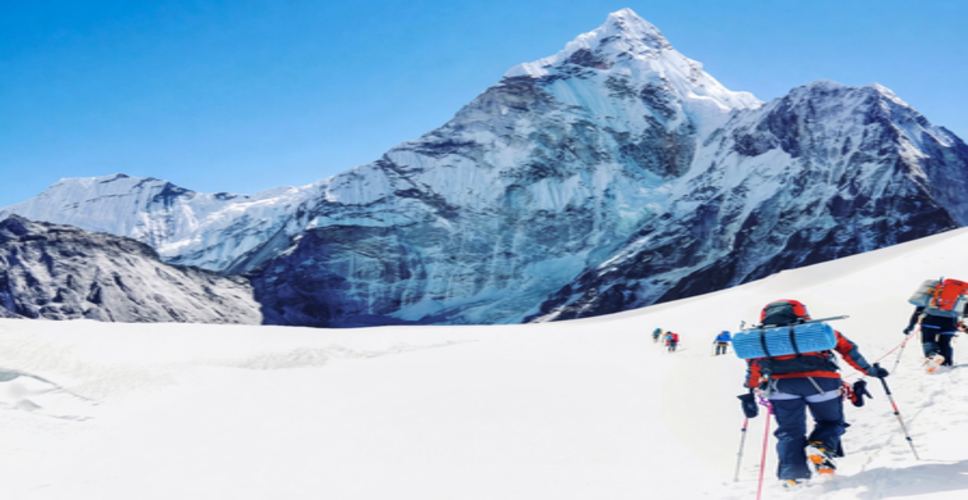 अंतर्राष्ट्रीय एवरेस्ट दिवस: साहस, संघर्ष और दुनिया की सबसे ऊंची चोटी पर जीत का उत्सव