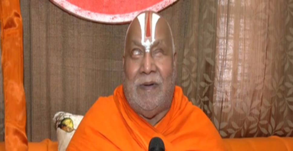 जगद्गुरु रामभद्राचार्य ने अखिलेश यादव पर साधा निशाना, कहा- एक भी पैसे की चोरी नहीं हुई