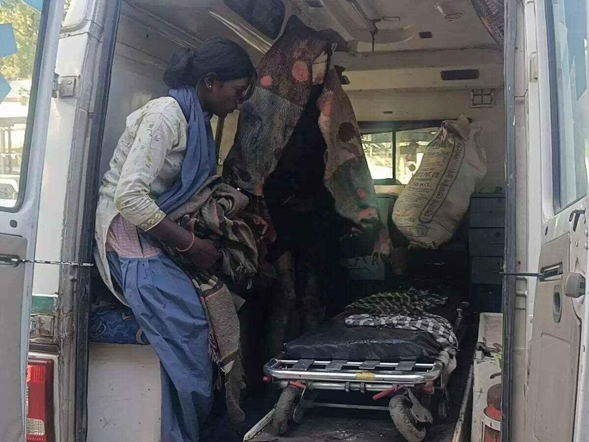 चित्तौड़गढ़ में दिल दहला देने वाली वारदात, एक्सक्लुसीव वीडियो में देखें महिला ने कुल्हाड़ी से पति की हत्या की, फिर कुएं में कूदने की कोशिश