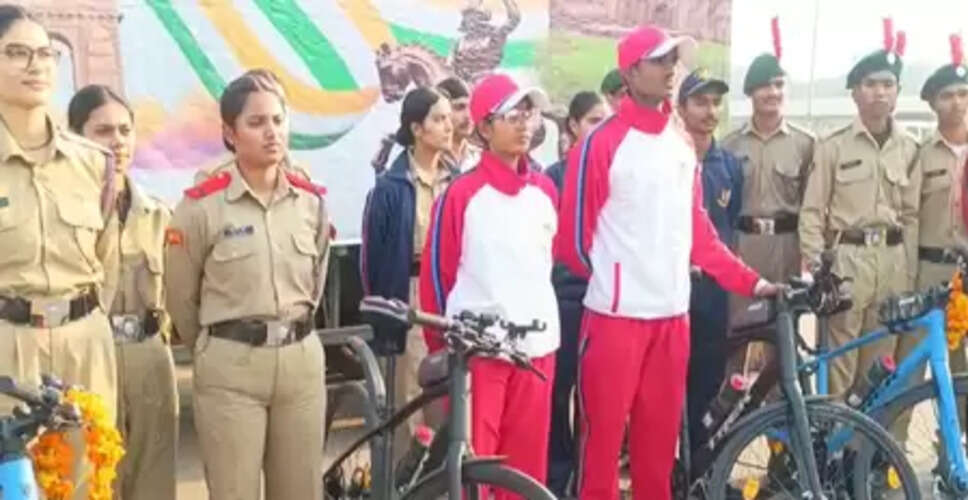 शौर्य के कदम, क्रांति की ओर : पुणे से दिल्ली साइकिलिंग अभियान के तहत एनसीसी दल ग्वालियर पहुंचा
