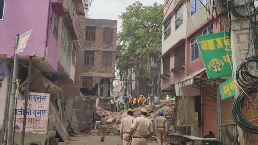 जयपुर में झुकी 6 मंजिला बिल्डिंग ध्वस्त, वीडियो में जाने धमाके के साथ ढहा ढांचा; आसपास का इलाका कराया गया था खाली