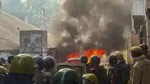 मस्जिद मामले में हिंसा: पुलिसकर्मियों पर हमला करने वालों में महिला पत्थरबाज भी शामिल, अब तक 110 गिरफ्तार, इंटरनेट सेवा फिर बंद